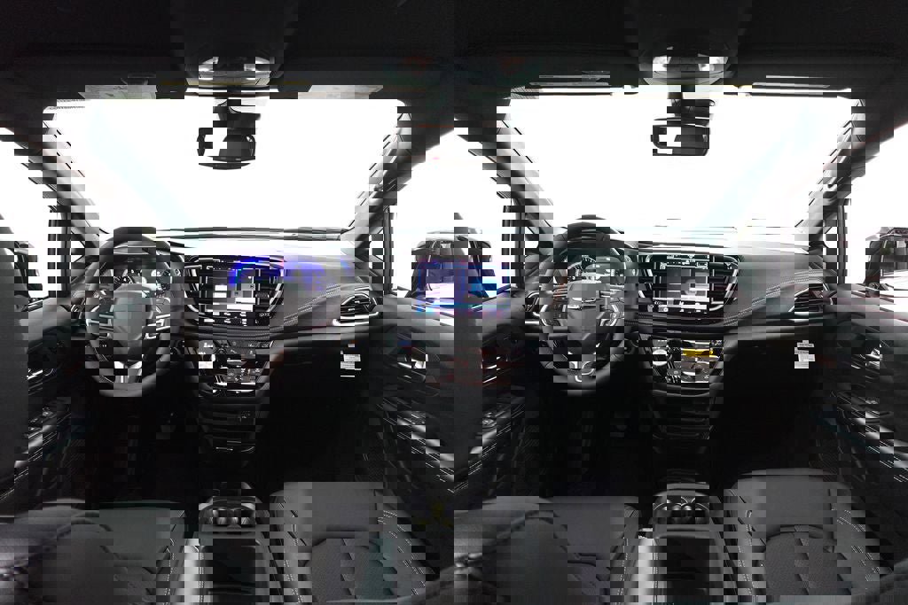 New 2026 Chrysler Pacifica Select image 7