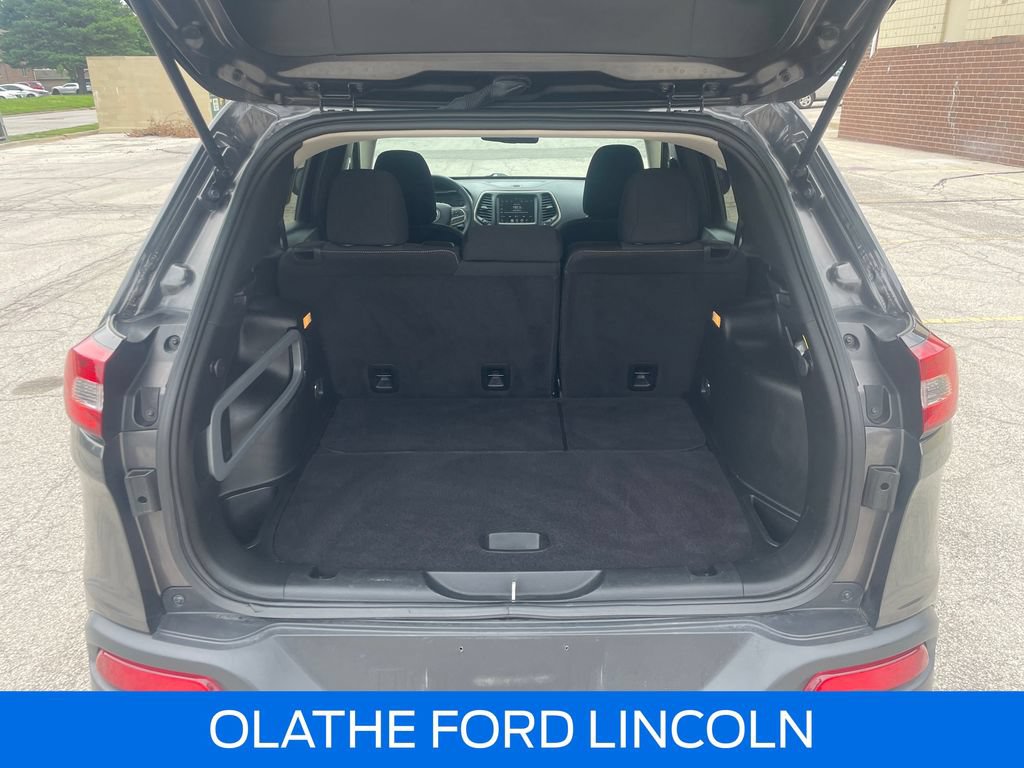 Used 2017 Jeep Cherokee Latitude FWD image 27