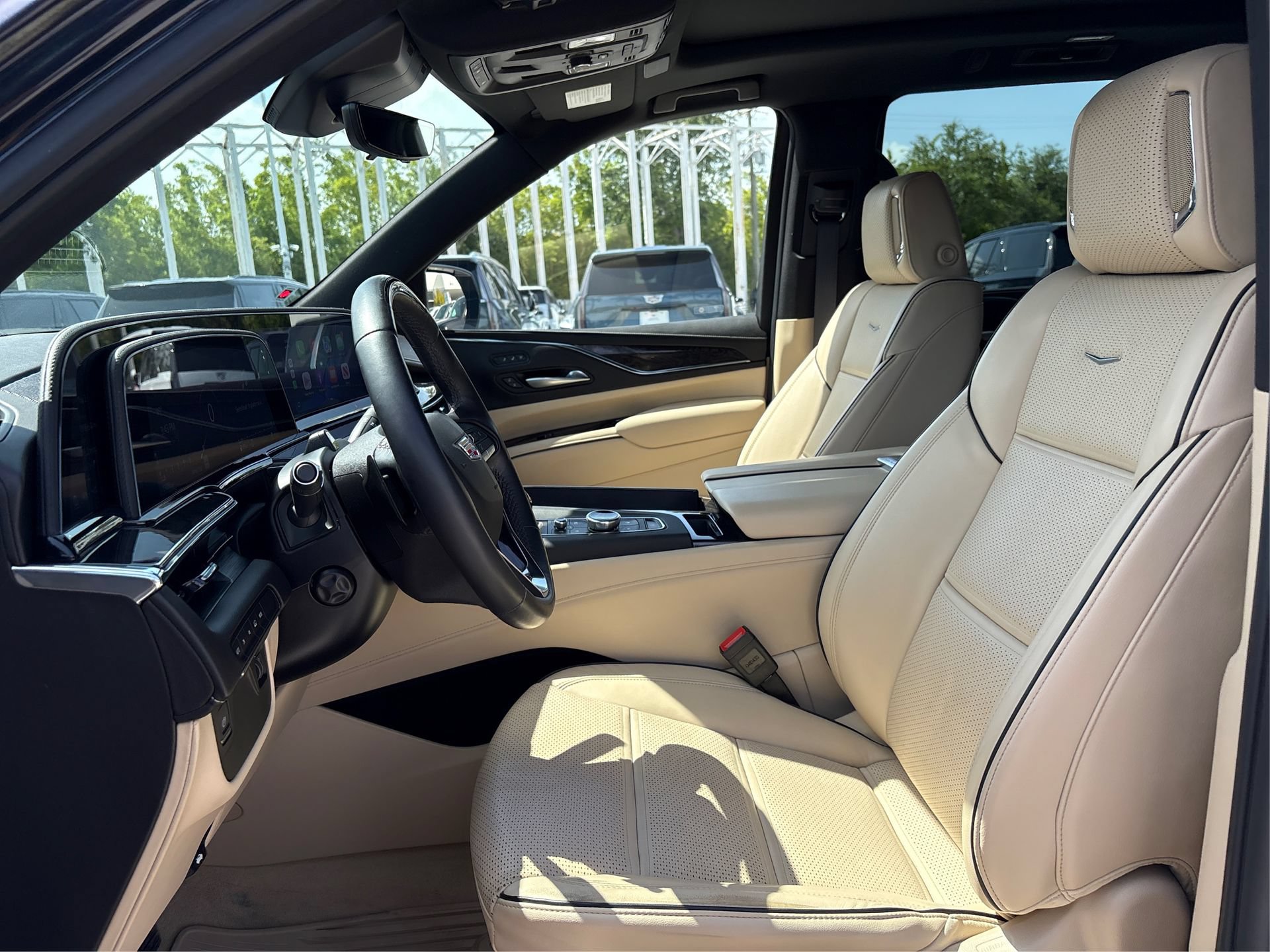 Certified 2024 Cadillac Escalade Premium Luxury AWD/4WD image 10