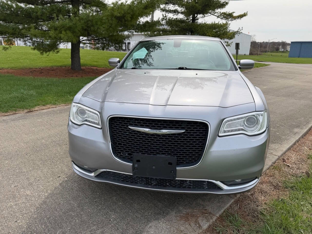 Used 2015 Chrysler 300 Limited w/ Driver Convenience Group image 2