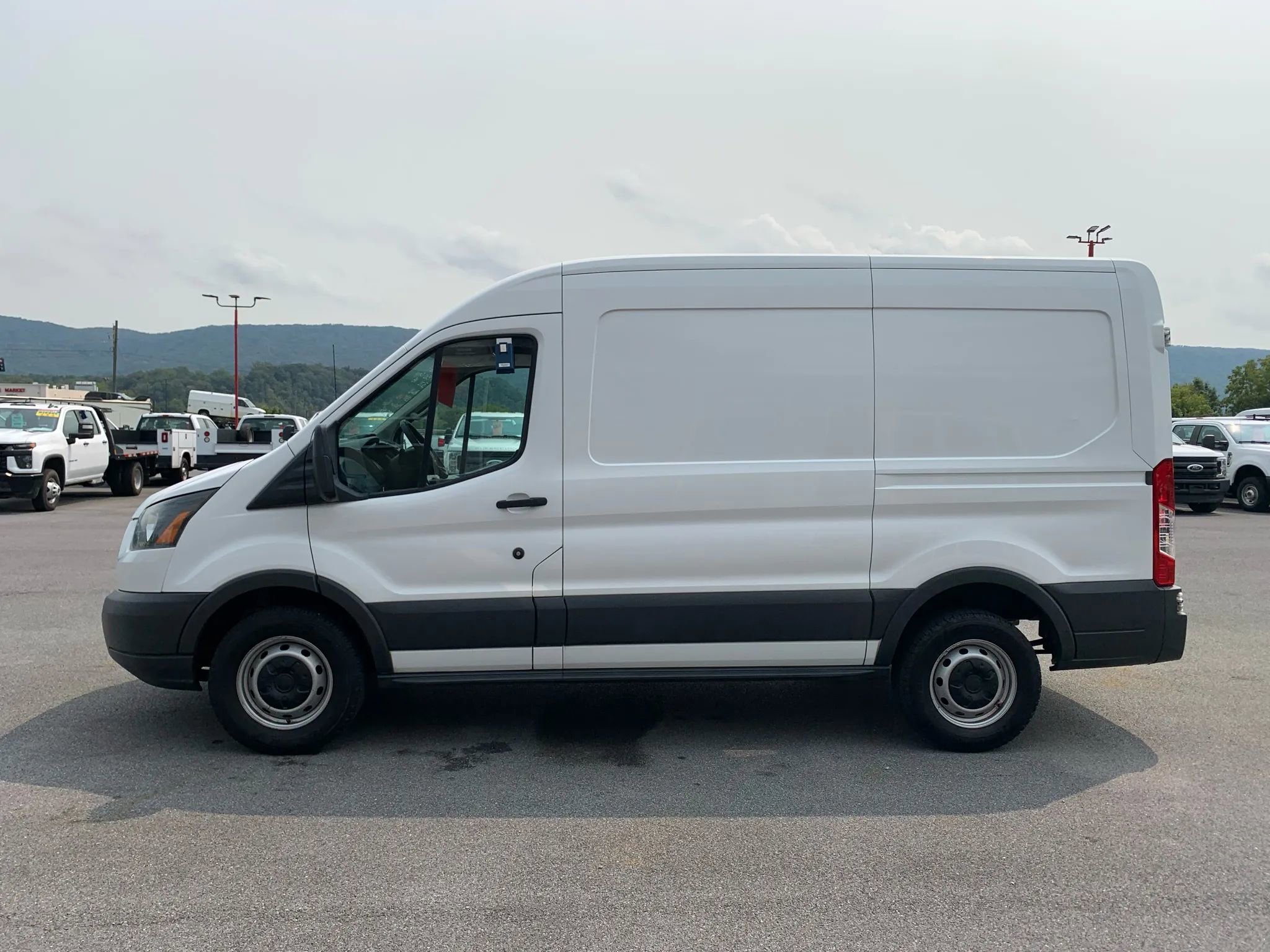 Used 2016 Ford Transit 150 130 Medium Roof RWD image 5