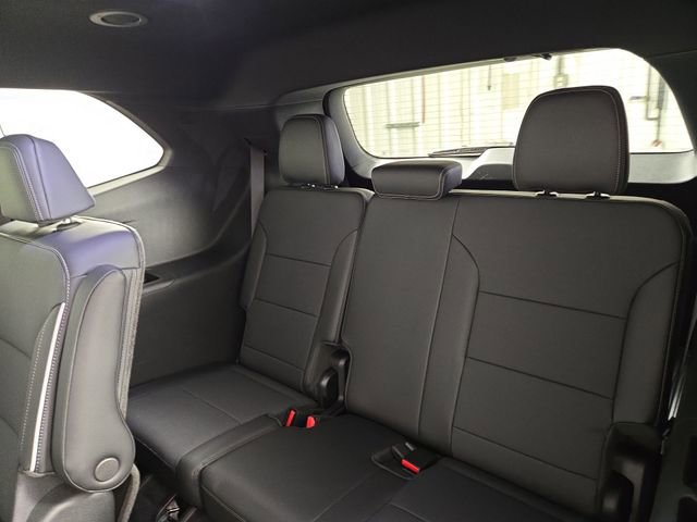 Used 2025 Buick Enclave Preferred w/ Power Package image 16