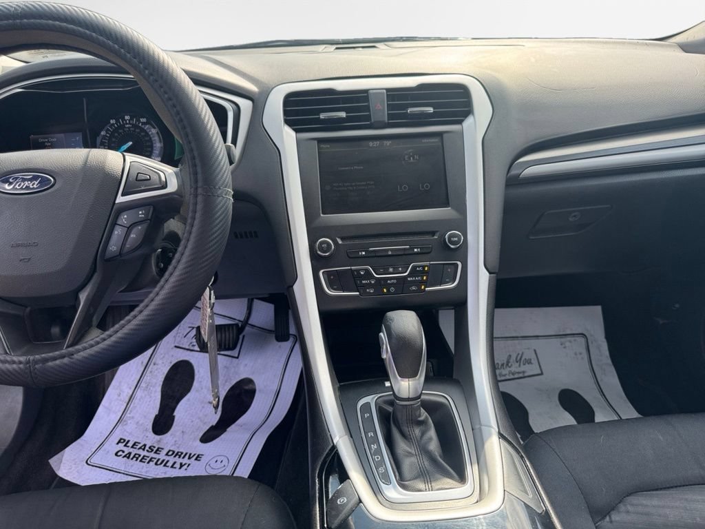 Used 2016 Ford Fusion SE FWD image 19