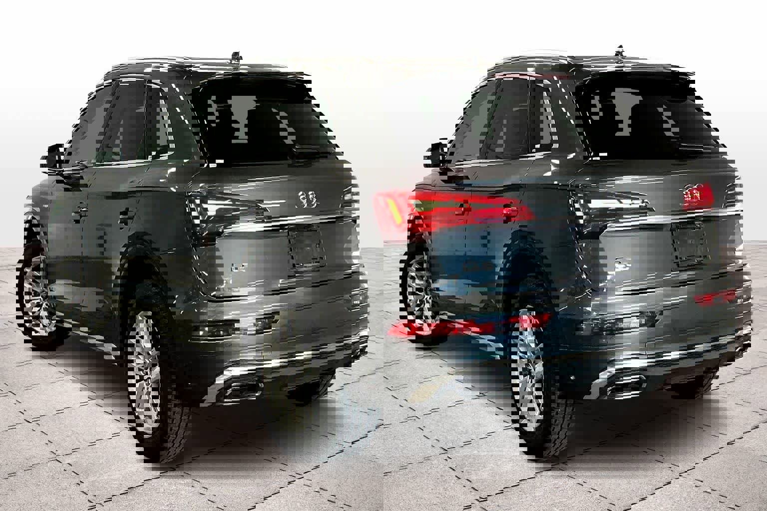 Used 2023 Audi Q5 2.0T Premium w/ Convenience Package image 14