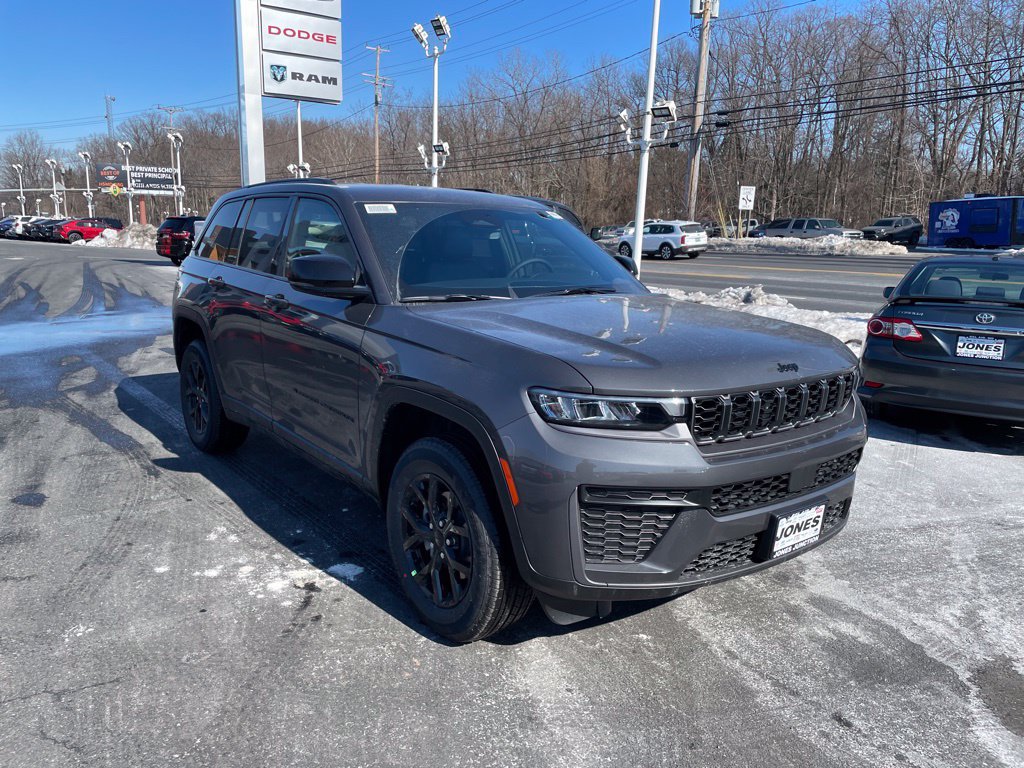 New 2026 Jeep Grand Cherokee Altitude AWD/4WD image 2