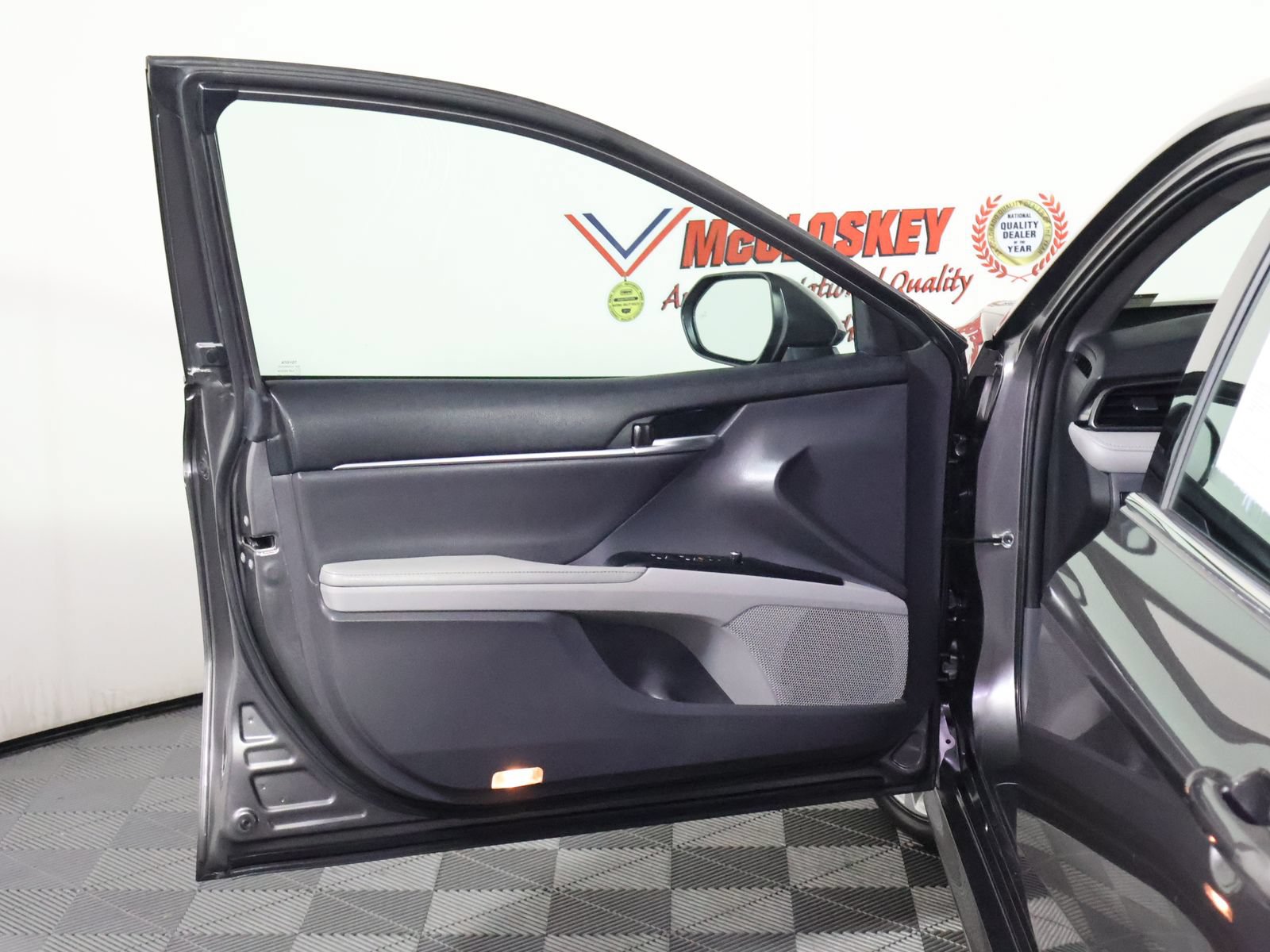 Used 2020 Toyota Camry XLE FWD image 20