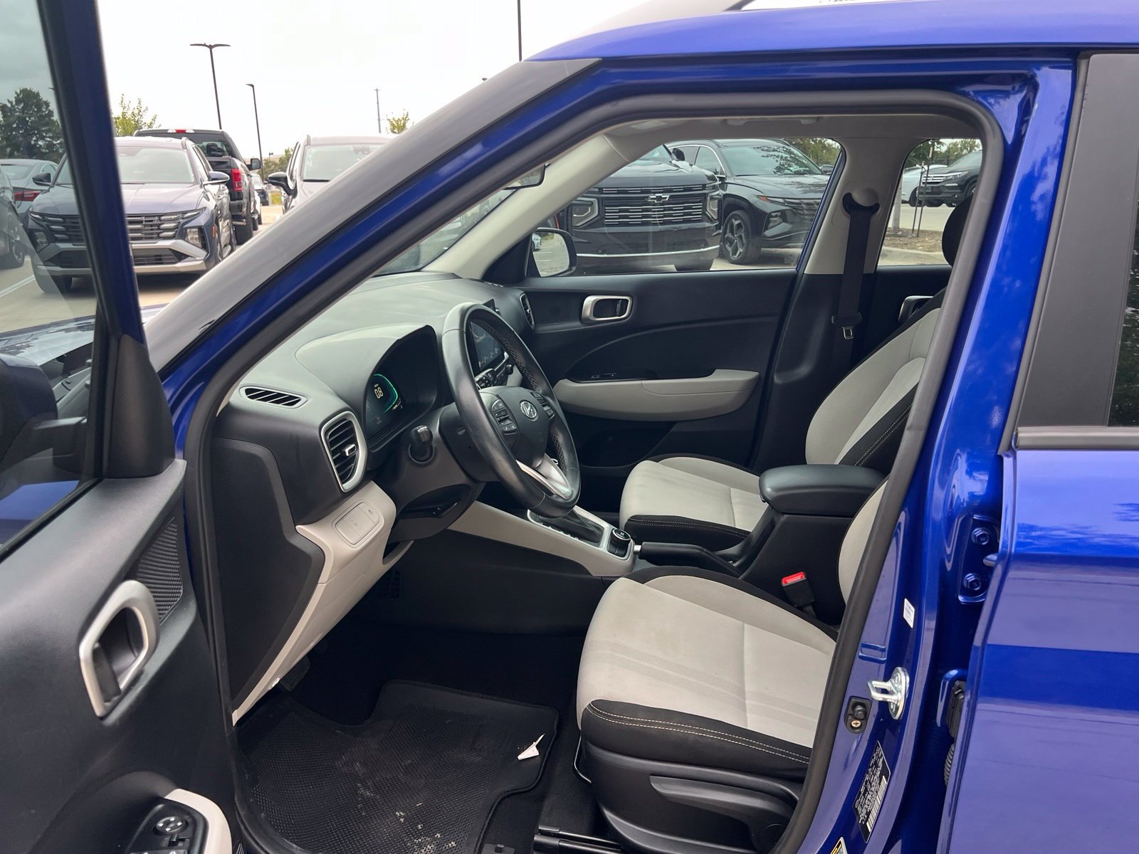 Certified 2025 Hyundai Venue SEL FWD image 23