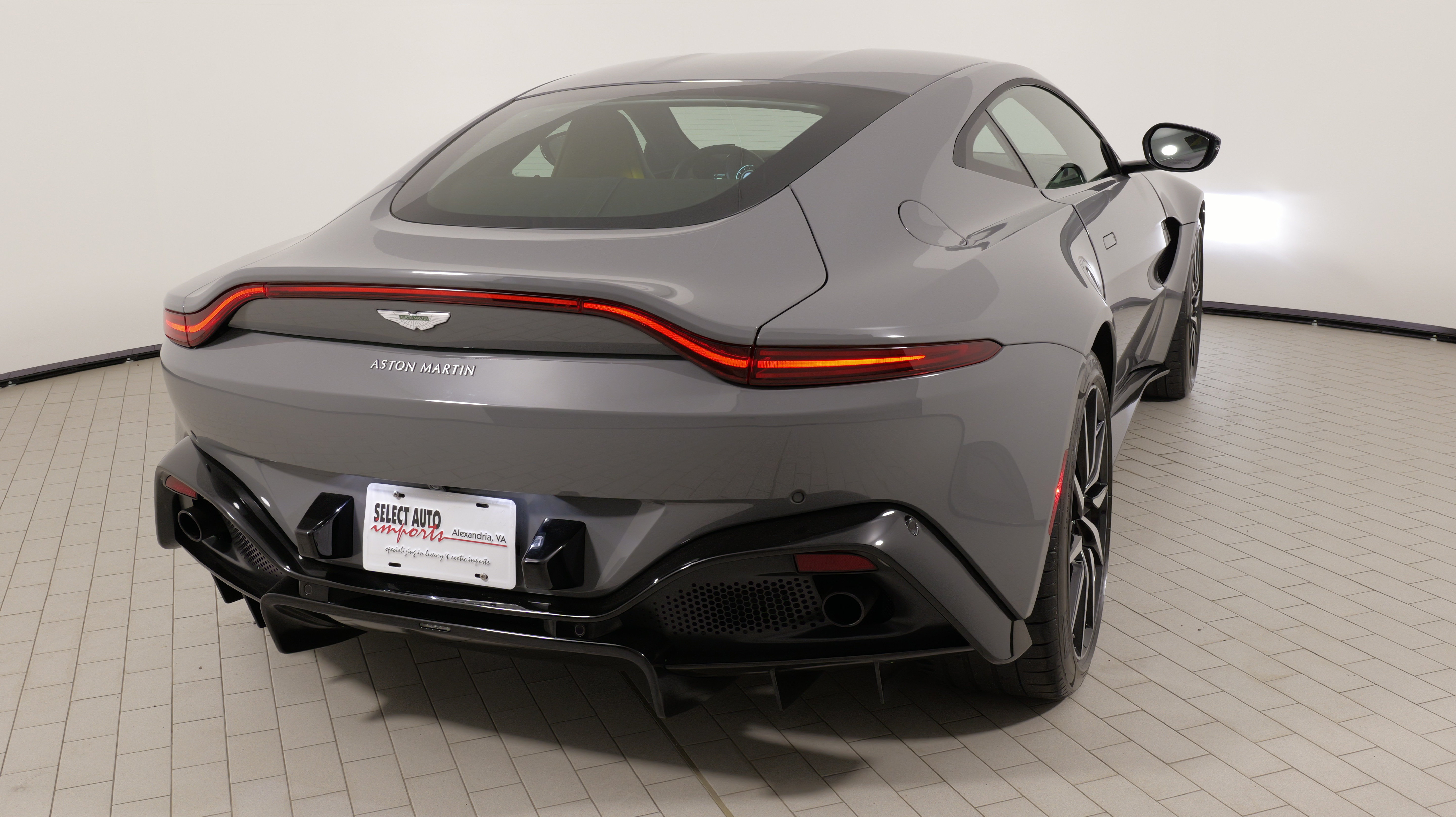 Used 2019 Aston Martin V8 Vantage Coupe RWD image 18