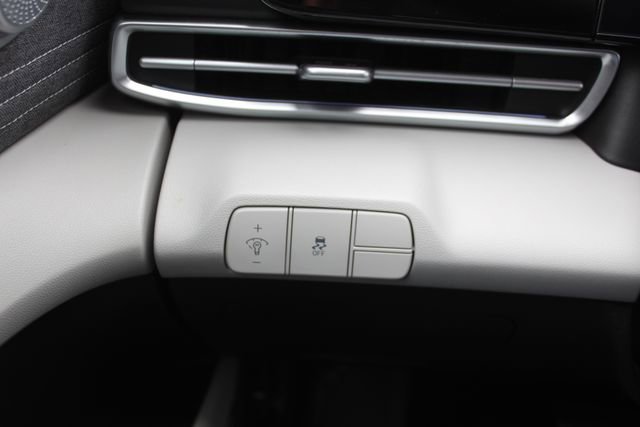 Used 2024 Hyundai Elantra Limited FWD image 24