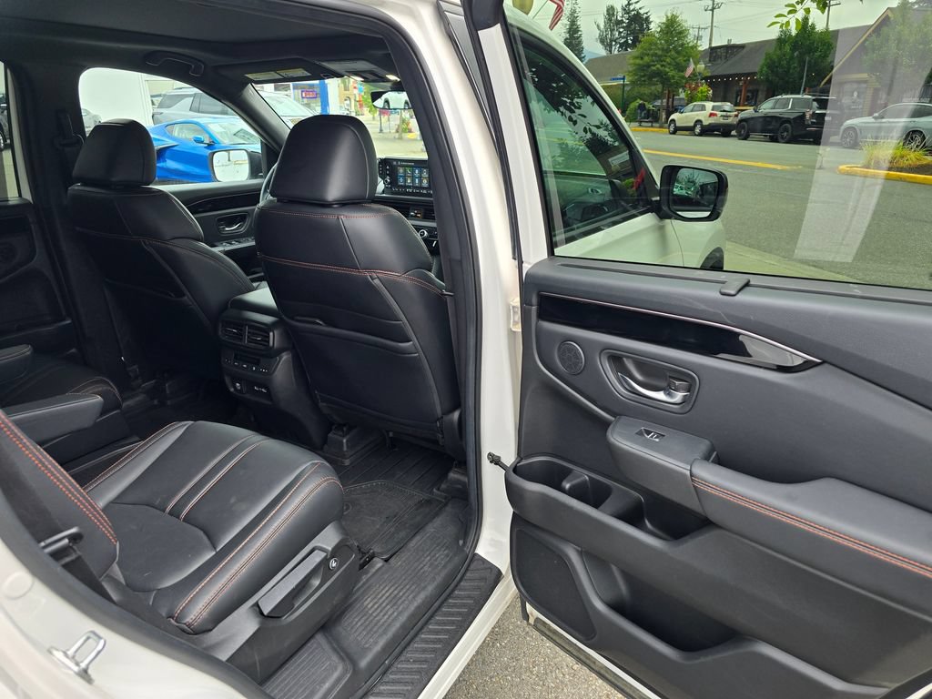 Used 2023 Honda Pilot TrailSport image 14