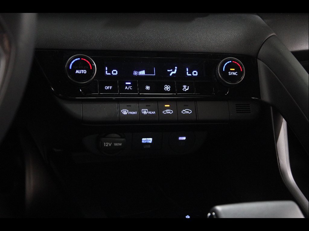 Certified 2025 Hyundai Elantra Sport image 13