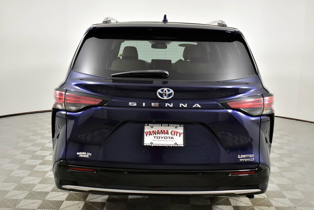 Used 2021 Toyota Sienna Limited image 6