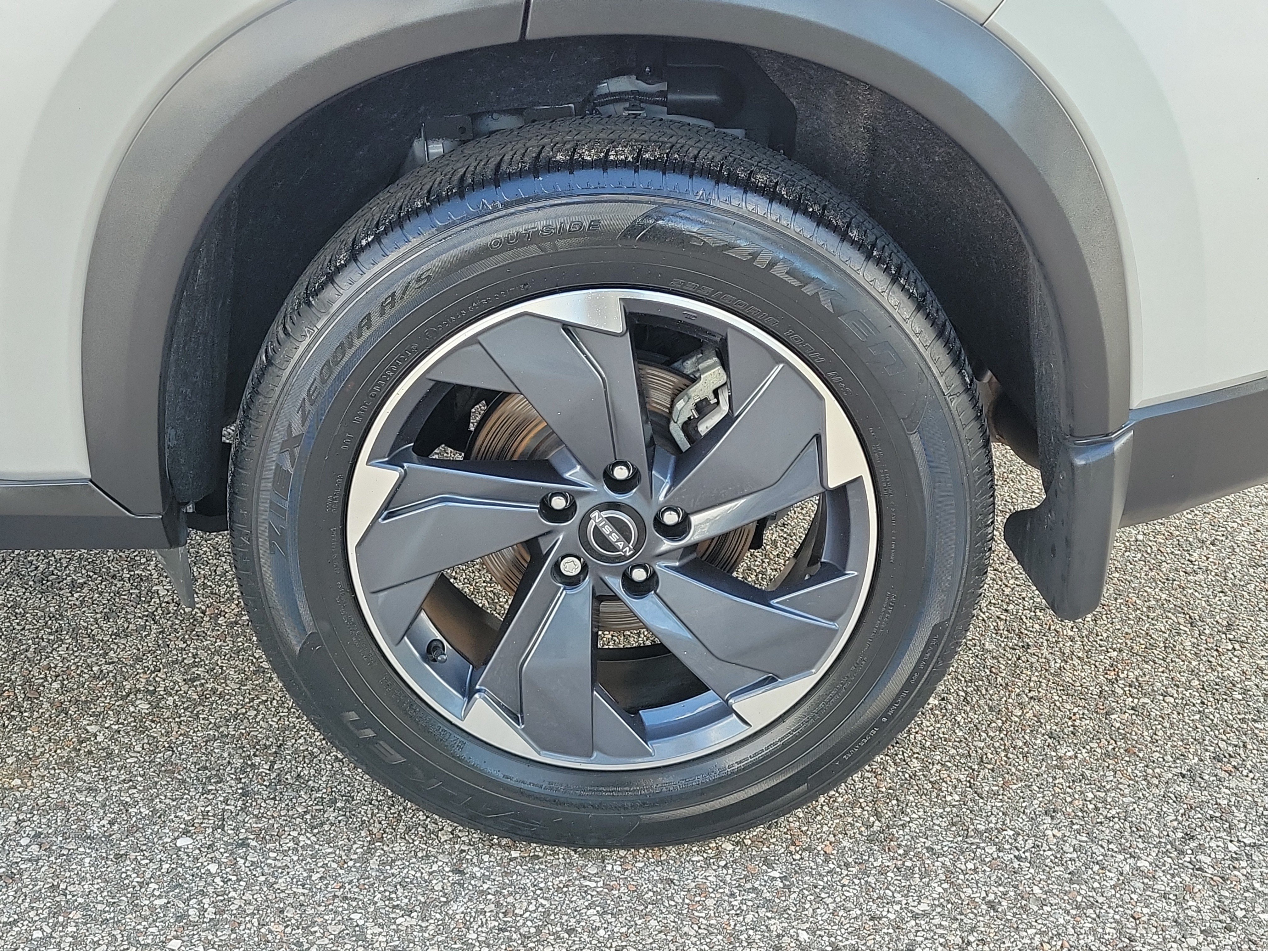 Certified 2024 Nissan Rogue SV FWD image 10