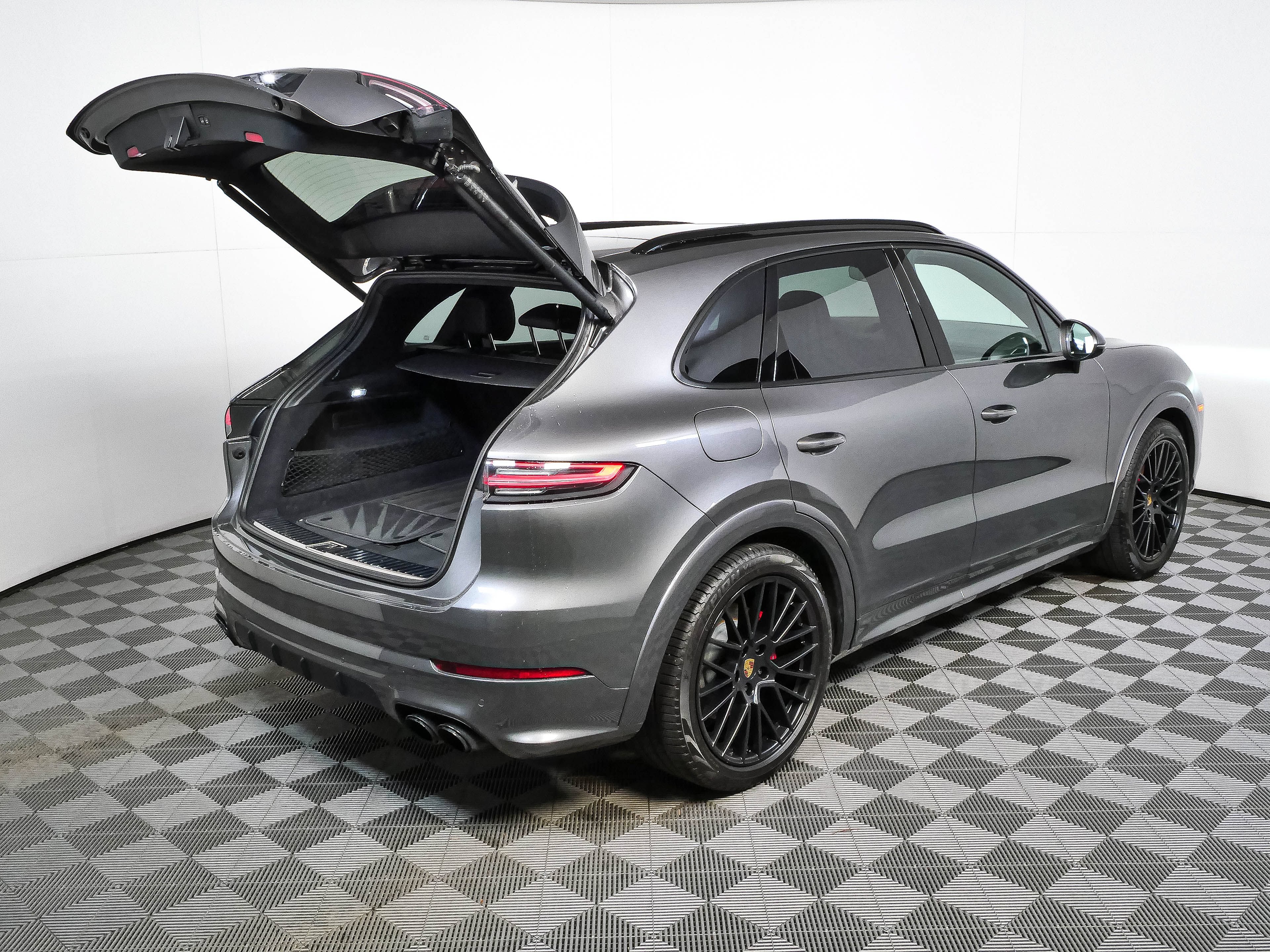 Certified 2023 Porsche Cayenne GTS w/ Premium Package AWD/4WD image 30