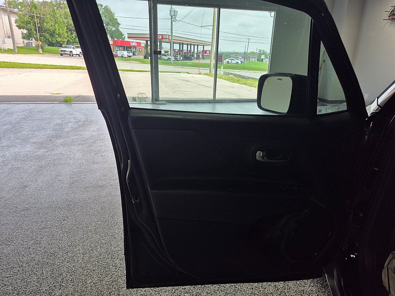 Used 2019 Jeep Renegade Altitude w/ Quick Order Package 2XM FWD image 5