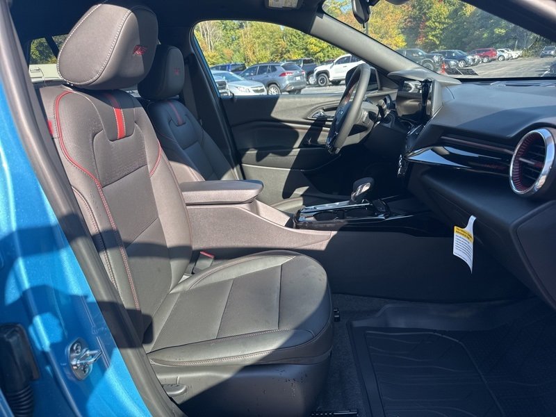 New 2025 Chevrolet Trax RS w/ Sunroof Package image 44