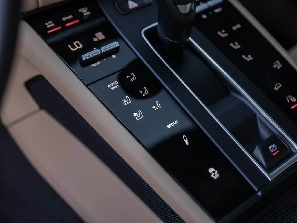 Certified 2025 Porsche Macan image 23