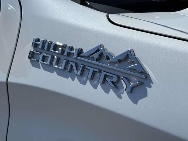 Used 2023 Chevrolet Silverado 1500 High Country w/ Technology Package AWD/4WD image 8