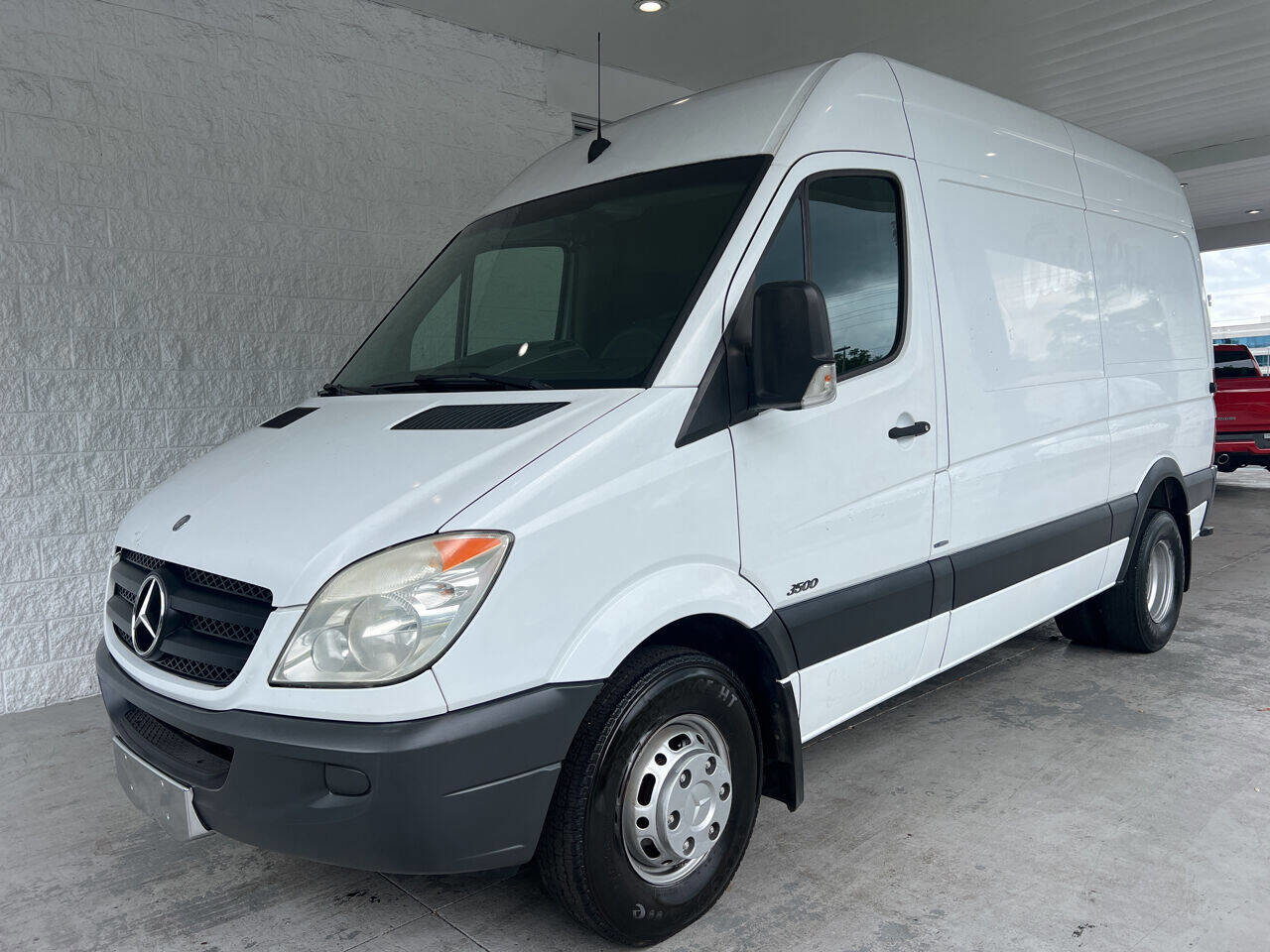 Used 2010 Mercedes-Benz Sprinter 3500 image 2