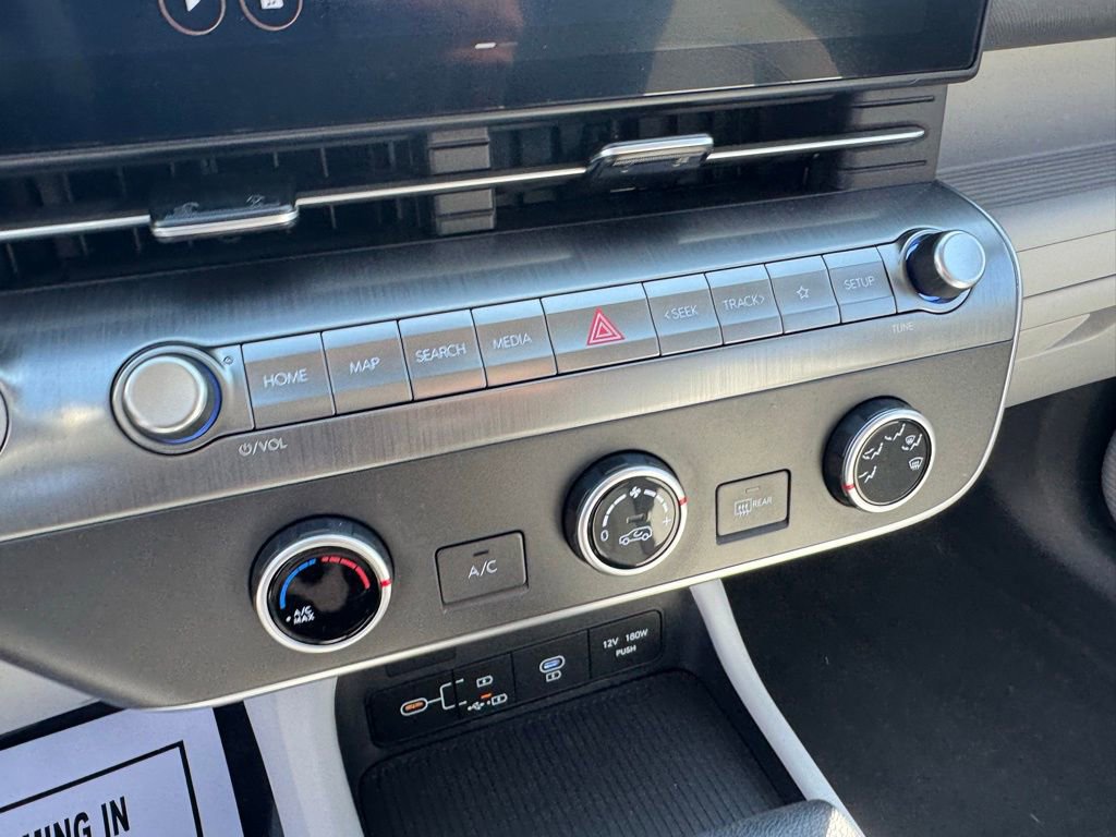 Used 2024 Hyundai Kona SE image 26