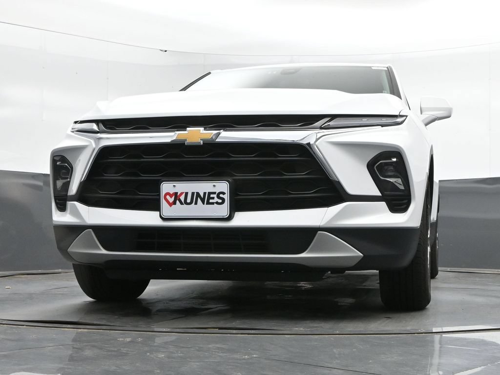 Used 2025 Chevrolet Blazer LT AWD/4WD image 45