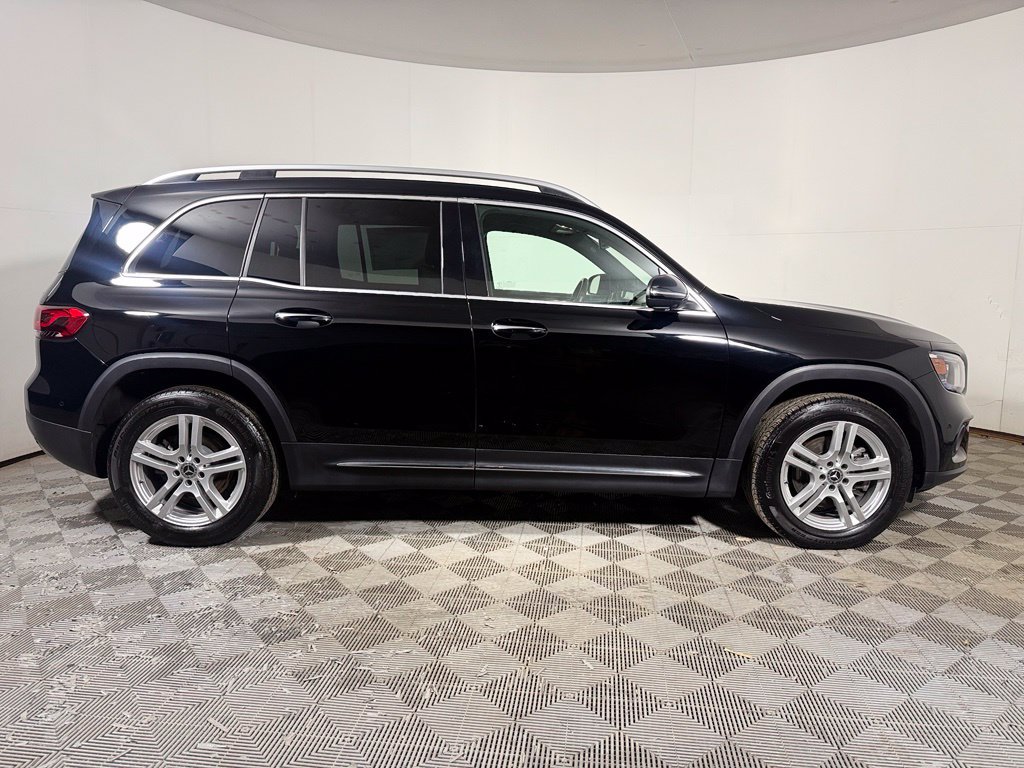 Used 2023 Mercedes-Benz GLB 250 4MATIC w/ Premium Package image 8