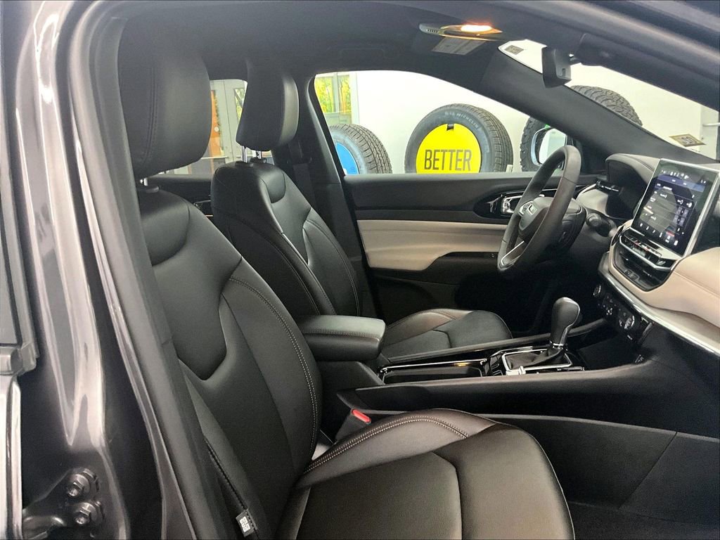 Used 2024 Jeep Compass Limited image 11