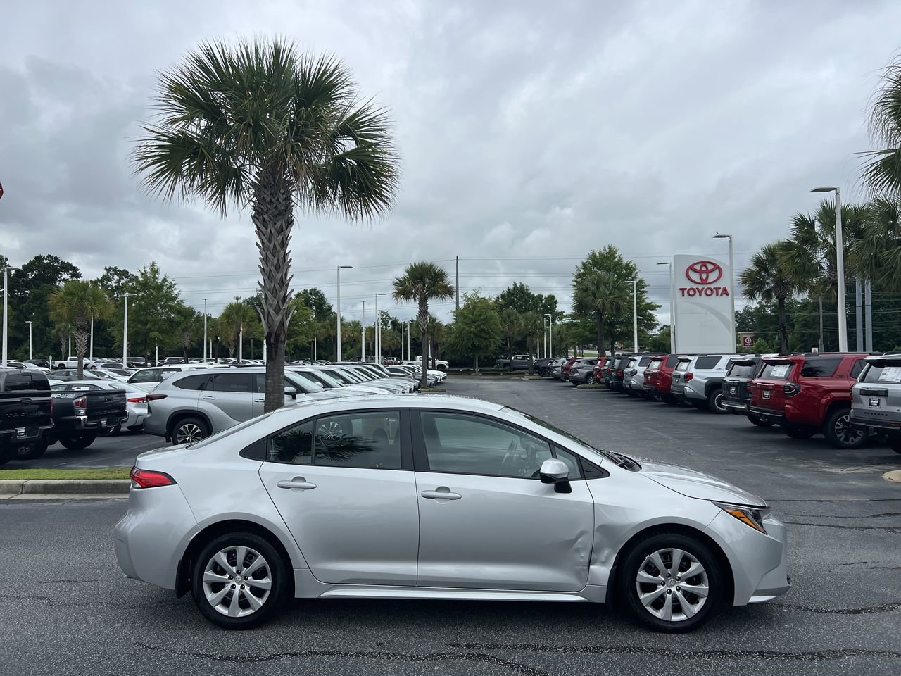 Used 2025 Toyota Corolla LE FWD image 11