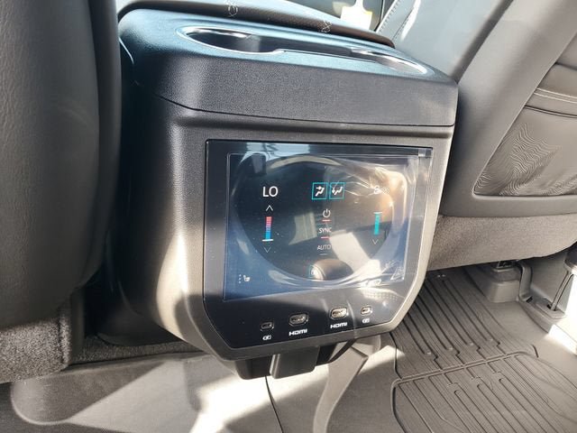 New 2026 GMC Yukon XL Denali Ultimate w/ LPO, Illumination Package AWD/4WD image 16