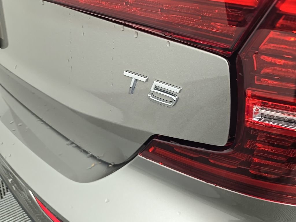 Used 2019 Volvo S60 T5 Momentum w/ Premium Package image 8