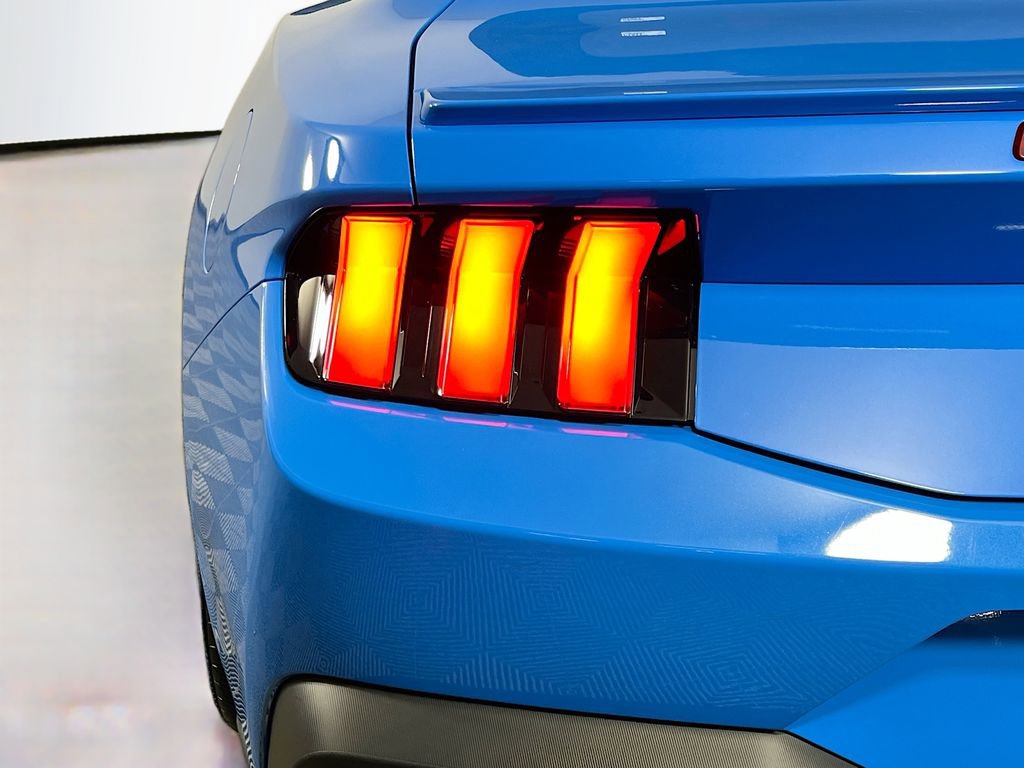 Used 2025 Ford Mustang GT Premium RWD image 33
