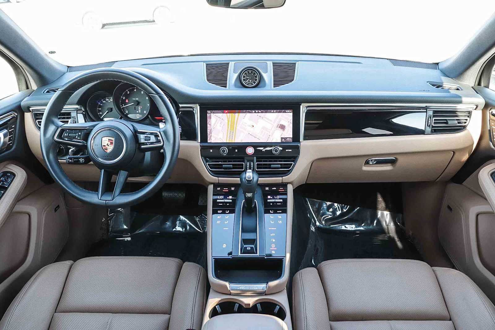 Used 2024 Porsche Macan image 16