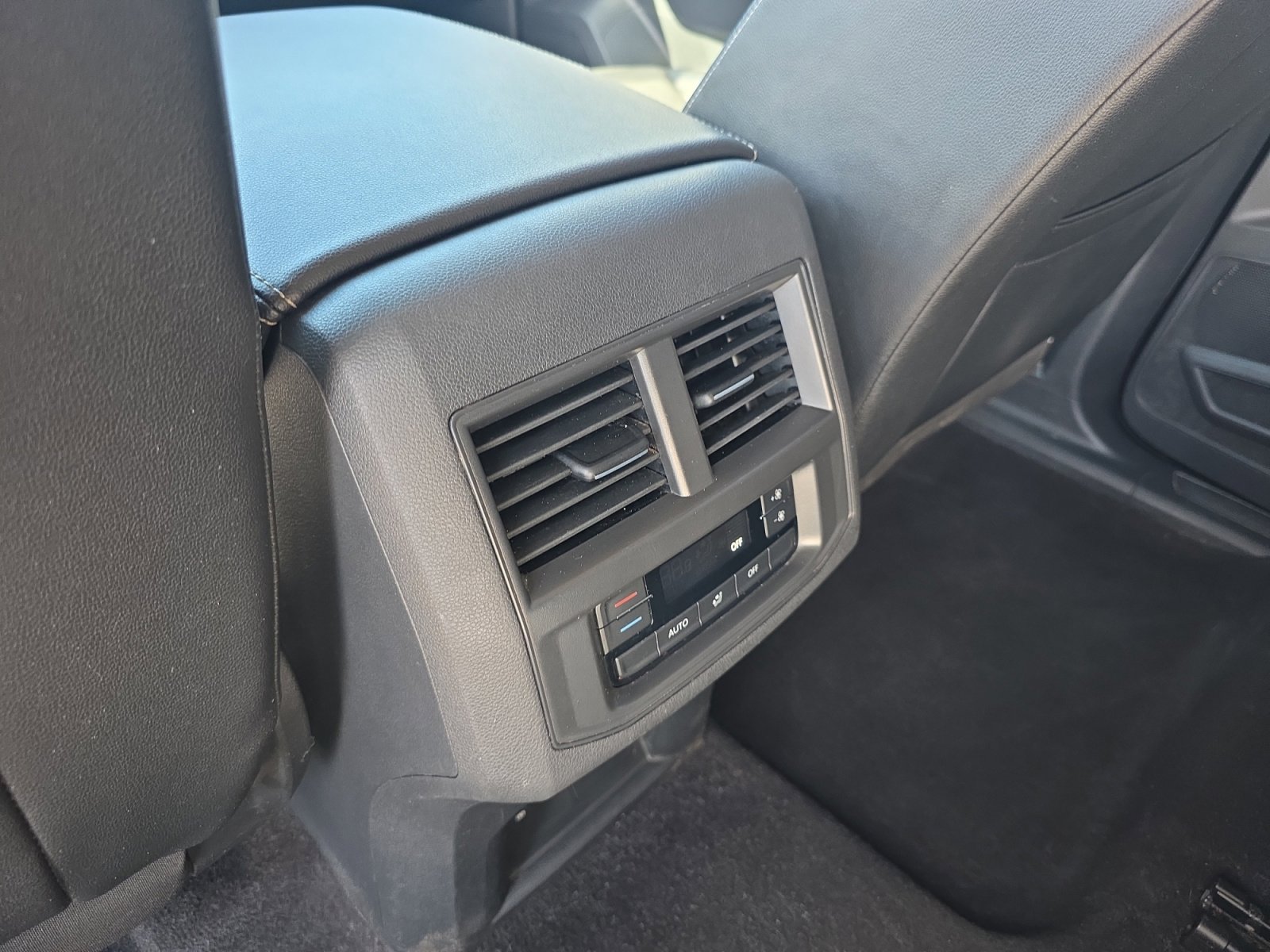 Used 2022 Volkswagen Atlas SE image 32