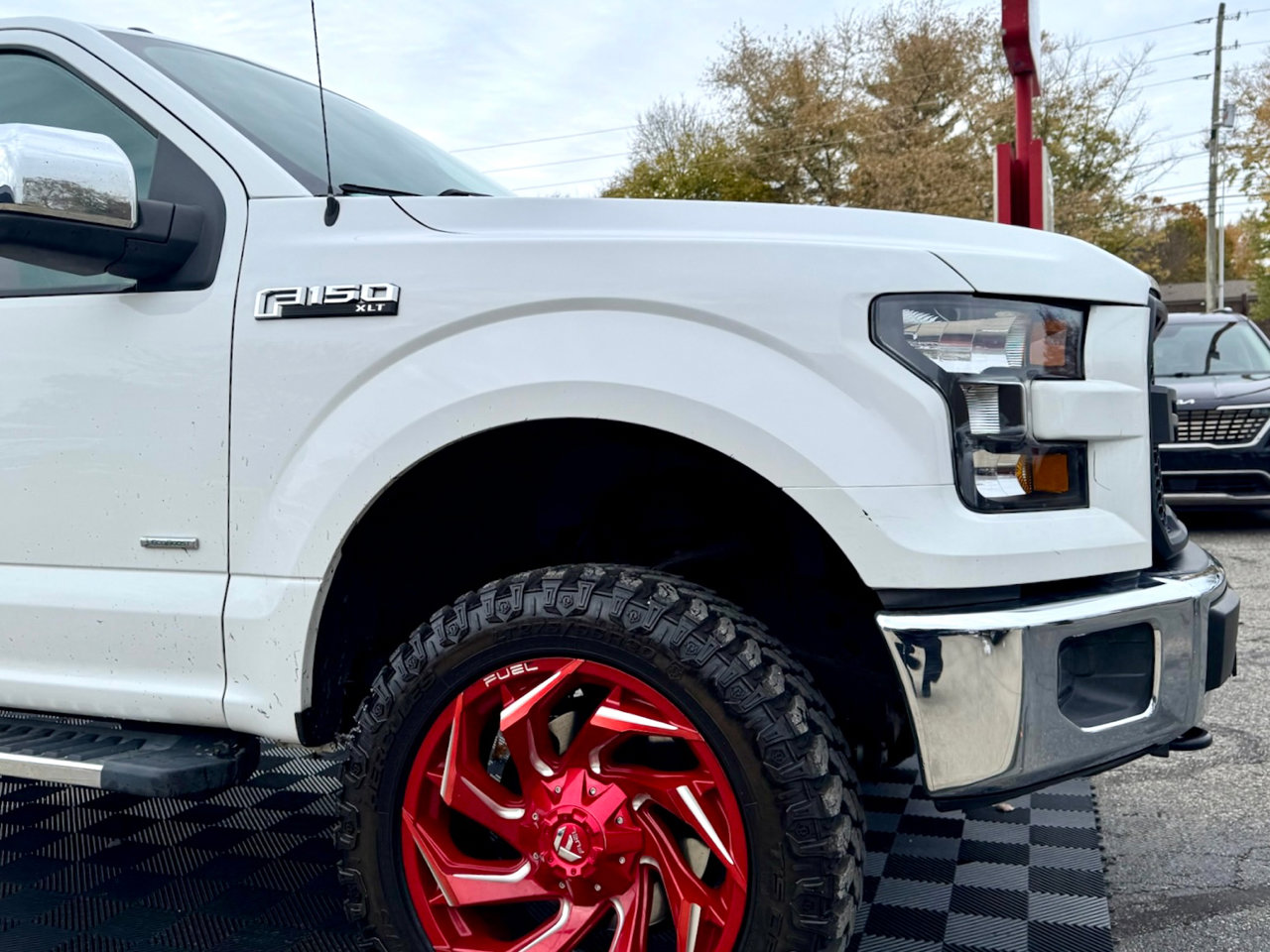 Used 2015 Ford F150 XLT image 11