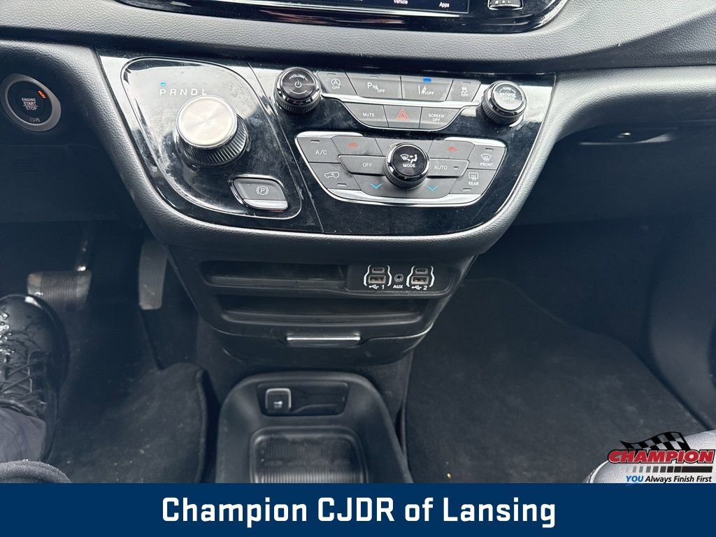 Used 2025 Chrysler Pacifica Select image 27