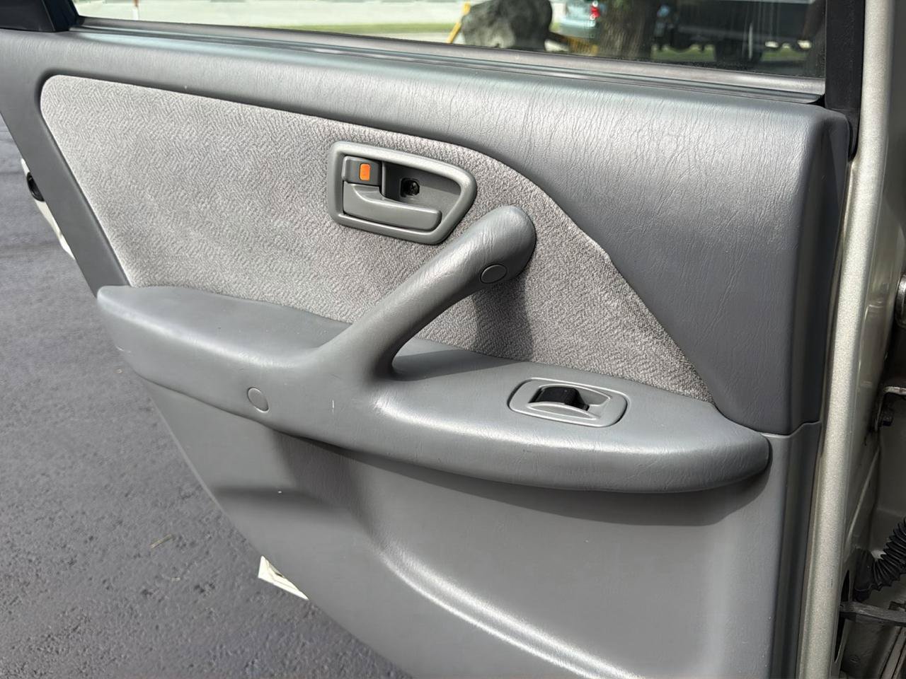 Used 2000 Toyota Camry CE FWD image 17