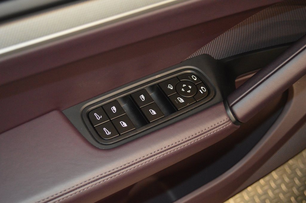 Certified 2025 Porsche Cayenne Coupe image 18