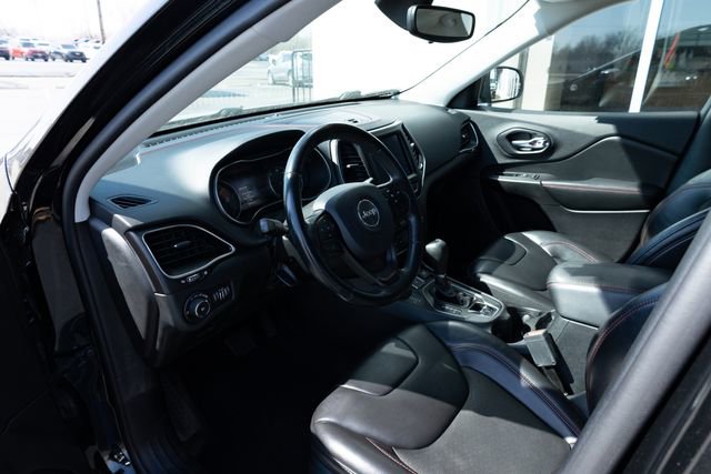 Used 2020 Jeep Cherokee Trailhawk w/ Cold Weather Group image 17