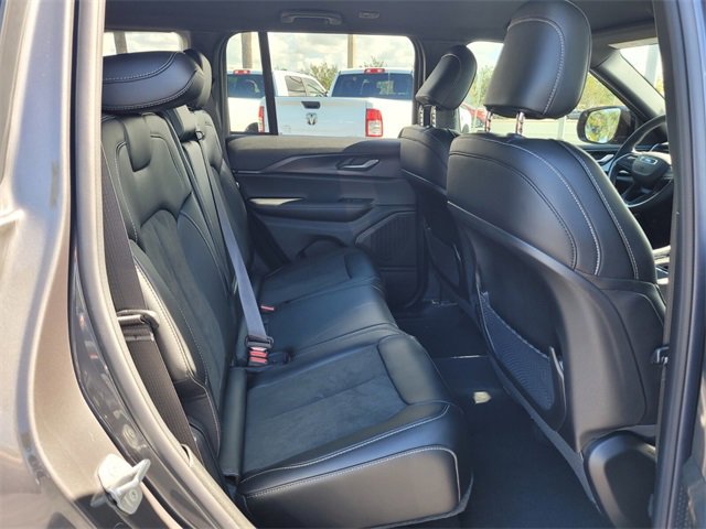 Used 2025 Jeep Grand Cherokee Altitude image 15