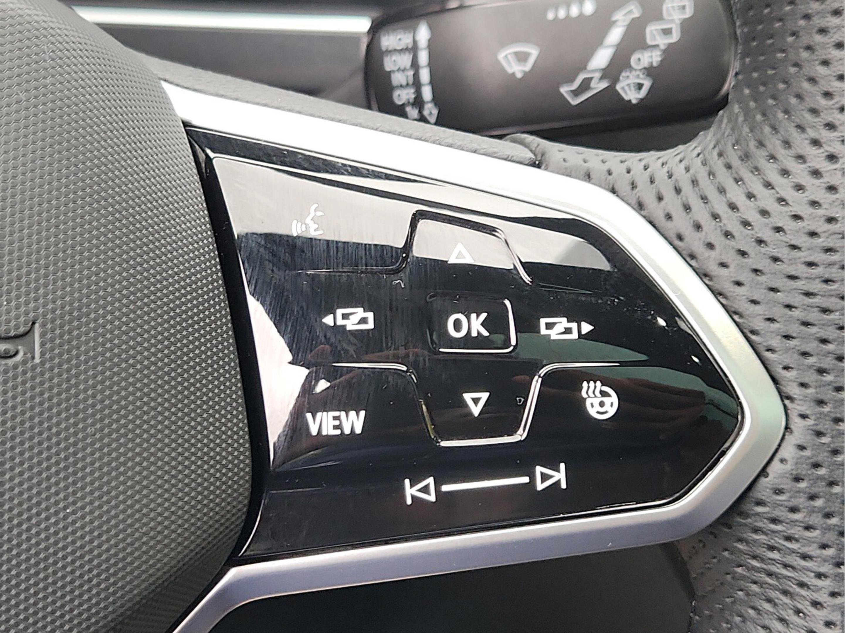 Used 2024 Volkswagen Tiguan SEL R-Line image 23