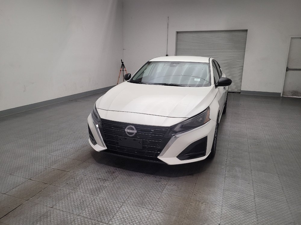 Used 2025 Nissan Altima 2.5 SV FWD image 15