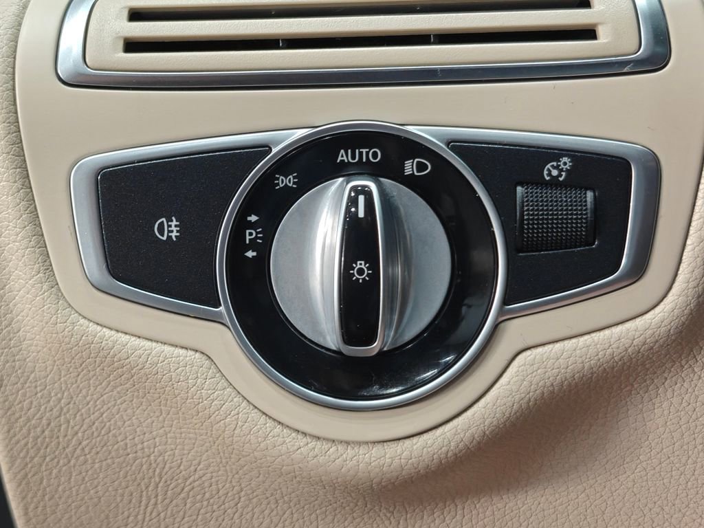 Used 2016 Mercedes-Benz C 300 4MATIC Sedan image 47