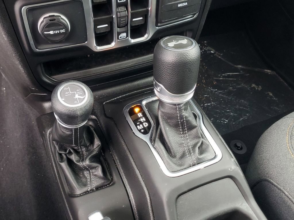 Used 2025 Jeep Wrangler Unlimited Sahara w/ Safety Group image 22