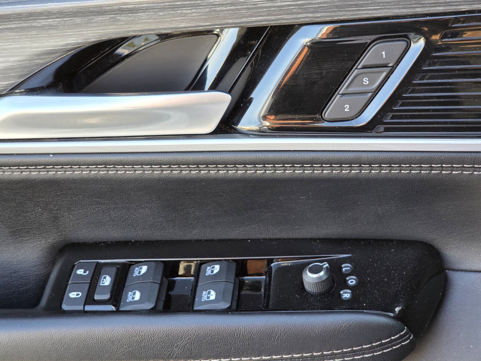 Used 2024 Jeep Wagoneer Series III image 29