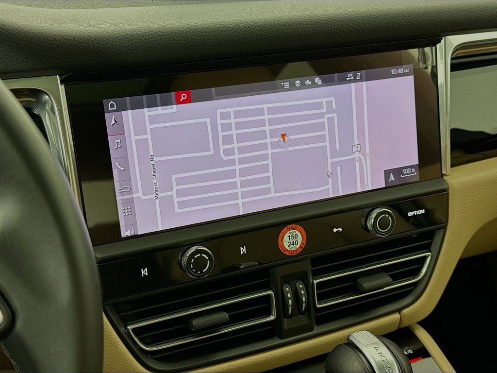 Certified 2025 Porsche Macan AWD/4WD image 19