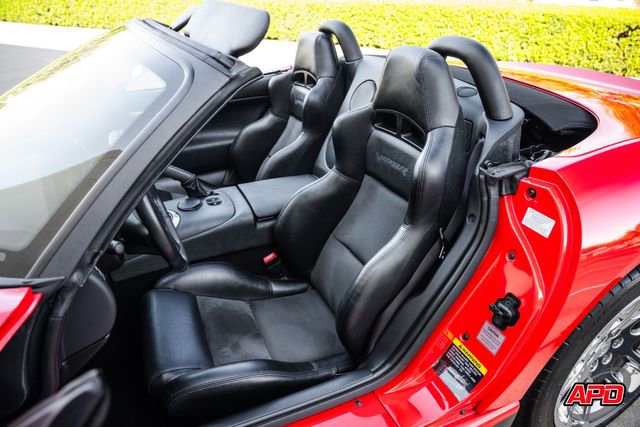 Used 2004 Dodge Viper SRT-10 image 4