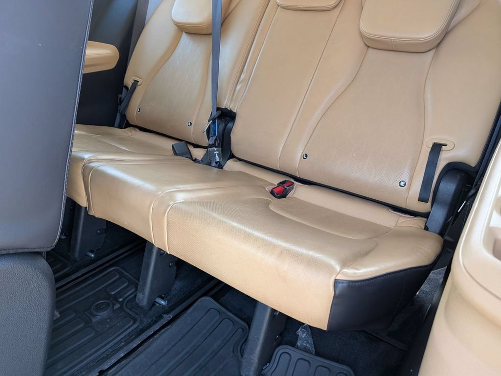 Used 2024 Kia Carnival EX FWD image 25