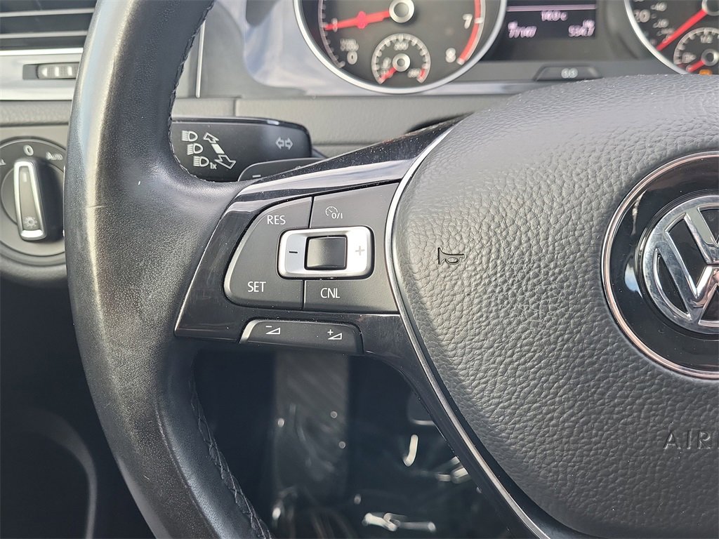 Used 2018 Volkswagen Golf SE image 23