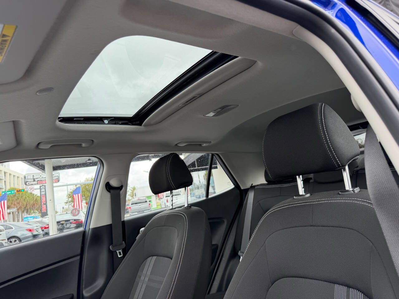 Used 2025 Hyundai Venue SEL FWD image 13