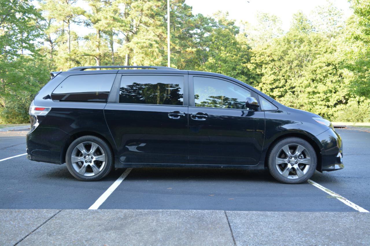 Used 2015 Toyota Sienna SE FWD image 4